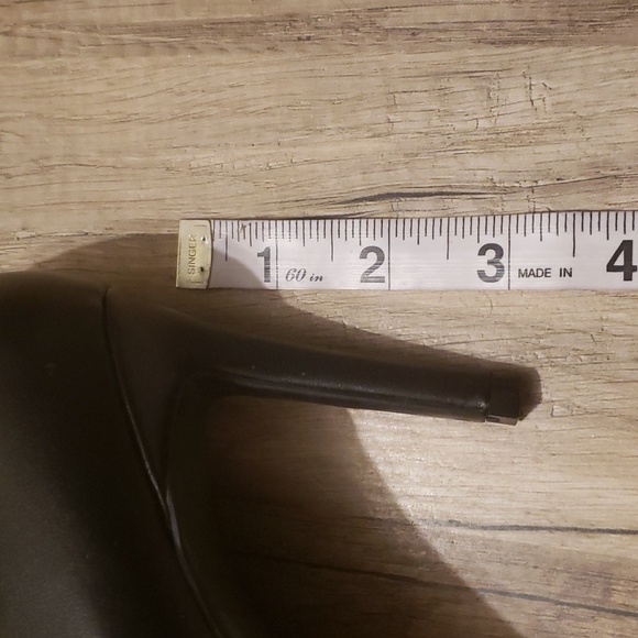 NINE WEST BLACK LEATHER POINTED TOE HEELS WITH SILVER CHAIN DETAIL SIZE 6.5  NEW - Picture 7 of 14